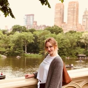 Meet your Posher, Caitlin